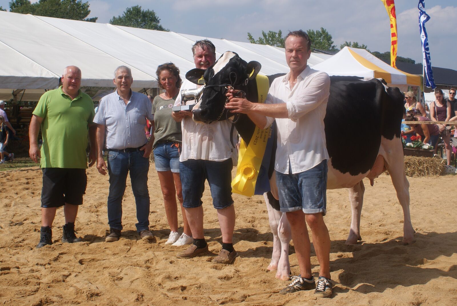 Die schwarzbunte Beemer-Tochter Europa gewinnt den Titel „Miss Bergisch Land".